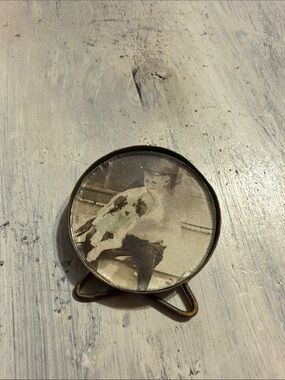 Antique photograph in brass frame (1890-1910)